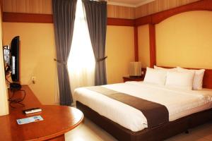TV a/nebo společenská místnost v ubytování Travellers Suites Serviced Apartments