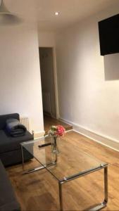 Ideal Two Bed-Room Flat With Garden
