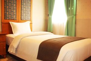 Postel nebo postele na pokoji v ubytování Travellers Suites Serviced Apartments