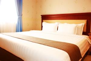 Postel nebo postele na pokoji v ubytování Travellers Suites Serviced Apartments