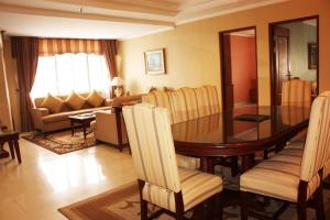 Posezení v ubytování Travellers Suites Serviced Apartments