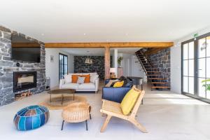 a living room with a stone wall at Villa Horizonte Azul by HR Madeira in Ponta do Sol