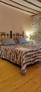 Hotel Rural el Arrabal Siguenza客房内的一张或多张床位
