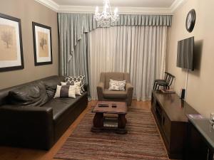 พื้นที่นั่งเล่นของ Cape Royale Apartment 810