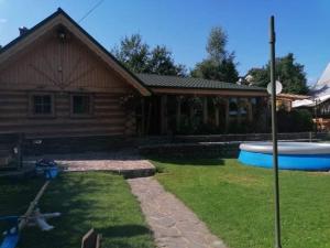 a house with a swimming pool in the yard at Gazdovsky Dvor Peter Jurky in Vasiľov