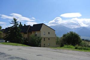 Kraštovaizdis prie apartamentų