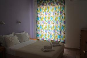 Postel nebo postele na pokoji v ubytování Kolios Seaside Apartments