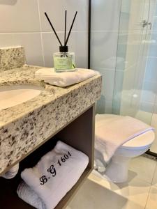 Manaíra Apart Hotel tesisinde bir banyo