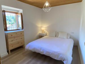 Un pat sau paturi într-o cameră la Apartamento rural Meaus