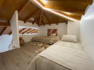 A bed or beds in a room at Casa do Toupeiro