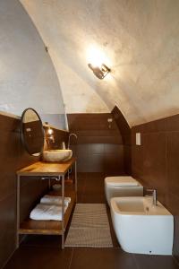 a bathroom with a sink and a tub and a toilet at Petra - Country House in Monteroni di Lecce