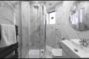 Phòng tắm tại Casa Nomade Penthouse slps 20 people Mcr centre