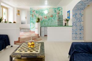 A seating area at Hotel San Francesco e il lupo