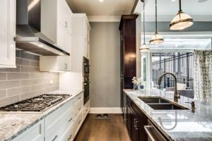 Gold coast villa with free parking garage