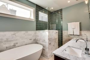 Afbeelding uit fotogalerij van Gold coast villa with free parking garage sleeps 10 in Chicago