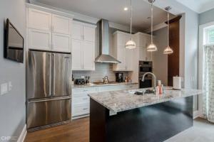 Afbeelding uit fotogalerij van Gold coast villa with free parking garage sleeps 10 in Chicago +52 foto's