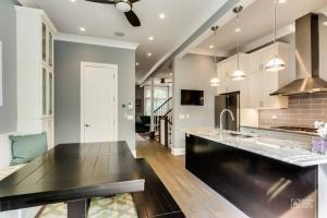 Gallery image of Gold coast villa with free parking garage sleeps 10 in Chicago