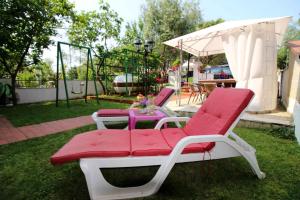 Vonkajšia záhrada v ubytovaní Apartment in Porec - Istrien 36860