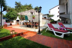 Vonkajšia záhrada v ubytovaní Apartment in Porec - Istrien 36860