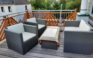two chairs and a coffee table on a deck at Ferienwohnung am Thayatalradweg in Schwarzenau