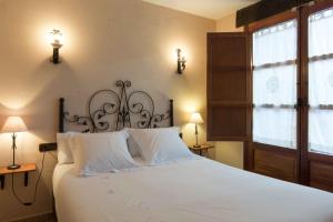 A bed or beds in a room at Complejo Rural Turimaestrat