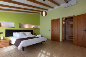 A bed or beds in a room at Complejo Rural Turimaestrat