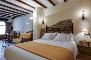 A bed or beds in a room at Complejo Rural Turimaestrat