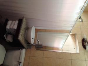 a bathroom with a toilet and a sink in it at Hotel El Bramadero in Liberia