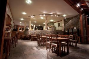 ห้องอาหารหรือที่รับประทานอาหารของ Costa Serena Apart Cabañas & Spa