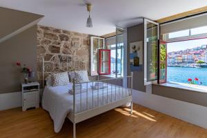 a bedroom with a bed and a large window at NorteSoul Porto à Vista in Vila Nova de Gaia