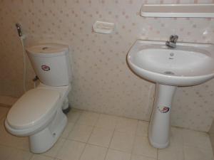 a bathroom with a toilet and a sink at McCarthy Guesthouse in Kandy