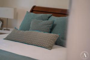 Gallery image of The Vigneron Villa in Woodside +9 photos
