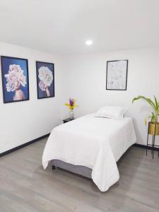 Postel nebo postele na pokoji v ubytování 2 Apartamento Cedritos Completo