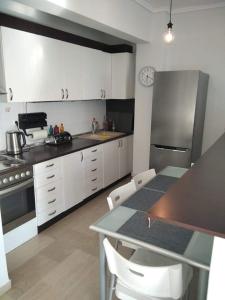 Kuchyňa alebo kuchynka v ubytovaní Super view seafront apartment + 9 fotografií