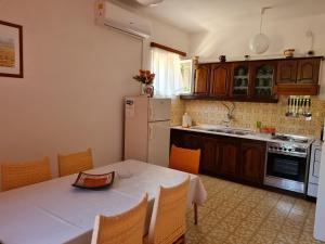 Kuchyň nebo kuchyňský kout v ubytování Guest House Barba