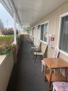 a row of chairs and tables on a building at City Centre Motel in Creston