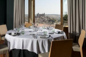 En restaurant eller et spisested på Parador de Toledo