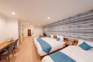 Ліжко або ліжка в номері Hotel Santa Barbara Miyakojima Resort