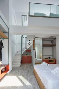 Ένα ή περισσότερα κρεβάτια σε δωμάτιο στο GreyStone Suites