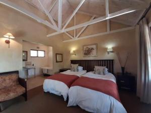 Rúm í herbergi á Leeuwenbosch Shearers Lodge - Amakhala Game Reserve