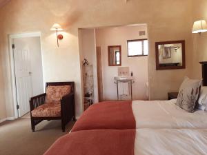 Rúm í herbergi á Leeuwenbosch Shearers Lodge - Amakhala Game Reserve
