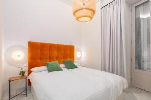 Łóżko lub łóżka w pokoju w obiekcie Pinar Vip Class Malaga C/Granada
