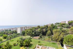 Sea view apartment in residence with swimming pool!