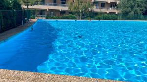 Sea view apartment in residence with swimming pool!