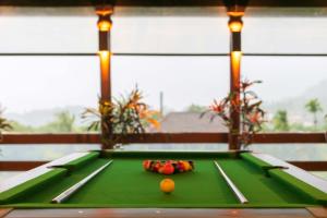 O masă de biliard de la StayVista's Vyoman Villa - Experience a valley view, lush lawn, spa, and yoga retreat