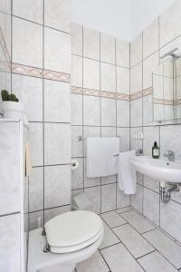 Koupelna v ubytování Casa Naranja - Heated Pool - BBQ - Terrace - Free Wifi - Child & Pet-Friendly - 3 bedrooms - 6 people