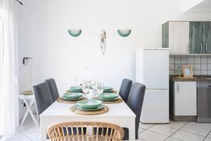 Kuchnia lub aneks kuchenny w obiekcie Casa Naranja - Heated Pool - BBQ - Terrace - Free Wifi - Child & Pet-Friendly - 3 bedrooms - 6 people