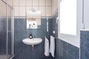 Łazienka w obiekcie Casa Naranja - Heated Pool - BBQ - Terrace - Free Wifi - Child & Pet-Friendly - 3 bedrooms - 6 people