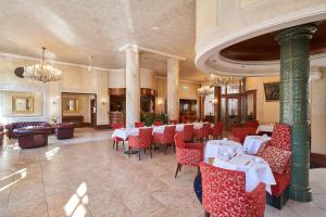 a restaurant with tables and chairs in a room at Hotel Monopol - Central Station in Frankfurt