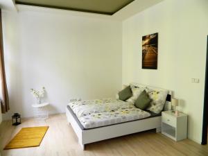 מיטה או מיטות בחדר ב-Design apartments Brno-center